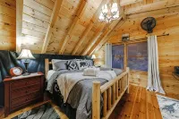 Secluded Cherry Log Cabin - Sauna - Hot Tub - Putting Green - Alphydda