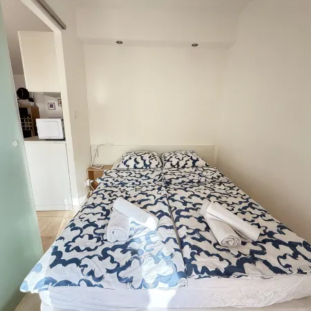 2-Room Apartment in Juan-Les-Pins, Antibes - Terrace, Close to the Beach