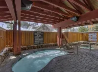 Prime Location Inside Palisades Village.  Steps to Gondola. 1 Bdrm -Sleeps 4