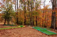 Cozy Family Lakehouse with Winter Lakeview, Hot Tub, Arcade, Mini Golf, Kng Beds - بوتيك