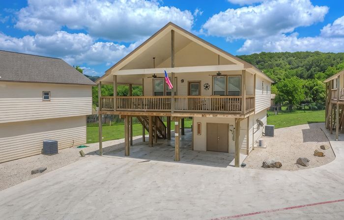 Let's Go Tubing! Awesome House-Next to River!