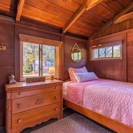 Skaneateles Lake Cabin - Tennis, Kayaks & Dock