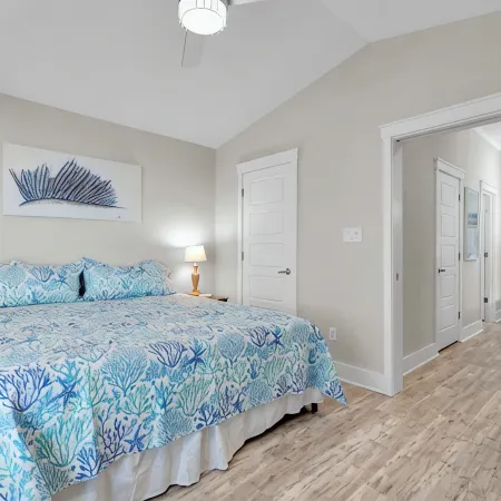 Pet Friendly 2Br/2BA Steps from the Water’s Edge with Unparalleled Sunrises