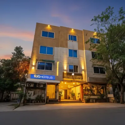 FabHotel Csfc Hotels near Darul-Uloom Taj-ul Masajid