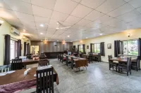 Narmada Hills Resort - breakfast