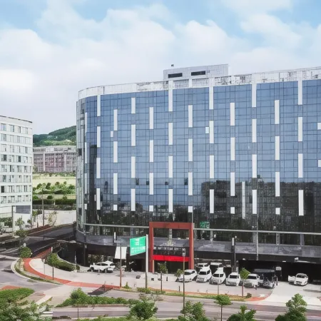 Eastern Hotel Jeju Отели рядом с достопримечательностью «Парк развлечений Seri World»