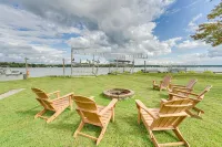 Lakefront Home~Hess Lake. Game Room, Fire Pit, Kayaks, Great Views, Large Yard
