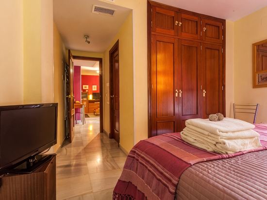 Triana best location apartment on pedestrian street