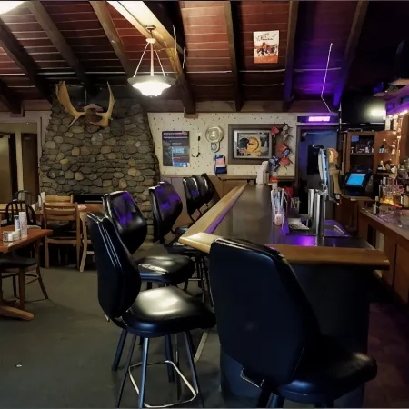 Lakeshore Lodge