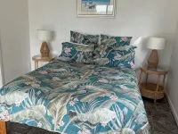 The Beach Bach - Water's Edge, Bay of Islands Hotels in Opua