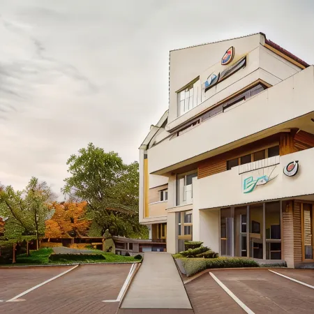 Exclusive Hotel & More