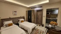 Aurora Sky View Suite - parking