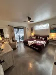 Hot tub, sauna, auto generator, in town of Bracebridge, dock-water toys, pets OK - Homestays