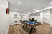 II Home in Boston with, Arcade, Parking,Game Room,EV, 6Br 5.5Bath - 3-Star