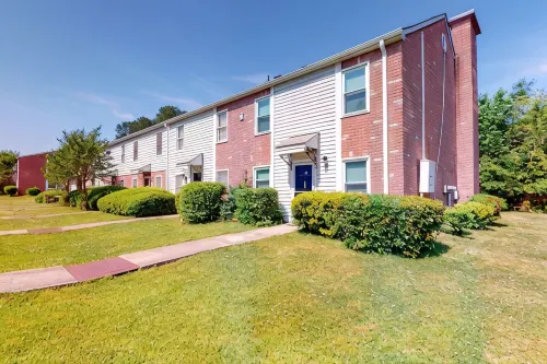 Stylish townhome, sleeps 8, pet friendly. - balcony