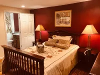 Cameron Charmer pristine downtown apt with double master suites