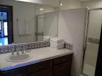 Spacious Hamilton Cove Condo With Golf Cart Included. - balcón