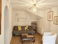 Quiet, spacious house just outside Paris. Metro 7 Hotels in Pantin
