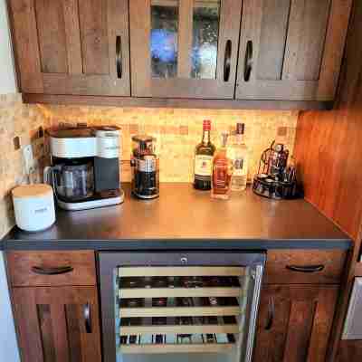 Luxury Deer Valley East Retreat with Stunning Lake Views - 1.5 Miles from Slopes Dining/Meeting Rooms