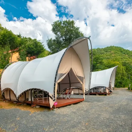 Gyeongju Healing Camp Glamping Отели рядом с достопримечательностью «Храм Синсонса»