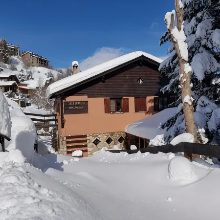 Hostal Xalet Refugi Pere Carné - Hostel