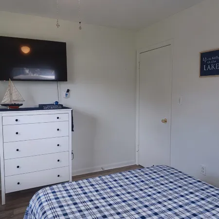 Cozy canal front home. Minutes from Sebring International Raceway.