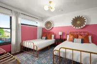 Most Epic Austin Experience! Sleeps 14 + Heated Pool + Spa + Cabanas + Speakeasy - Private Pools
