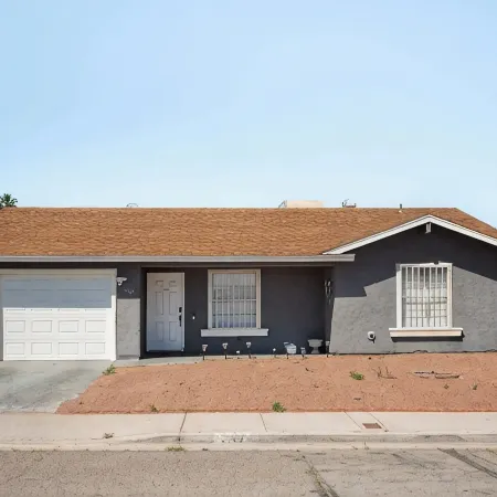 Las Vegas Retreat · Modern 3BR Oasis · 10 Min to Strip · Pet-Friendly & Licensed Отели рядом с достопримечательностью «Стадион «Сэм Бойд»»