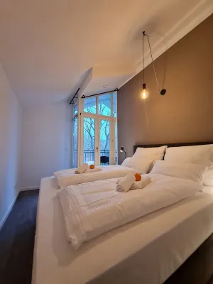 Penthouse in Waterfront Villa Including Wifi Parking Balcony Netflix - Villas