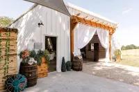 Farmhome on 80 acres, Fire Pit, Close to UCM, Whiteman AFB, Kansas City, Pets OK - Boutique