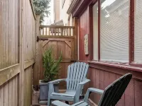 Saint Davids Cottage: Walk to Train, Main Street in the heart of Manayunk Hotels near Cliveden