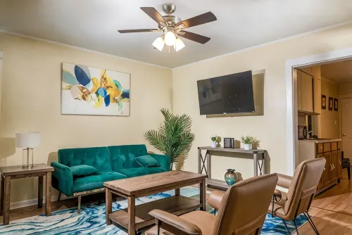 Exquisite Rogers Park 1bd/1bath Apt. Near Evanston - Condos
