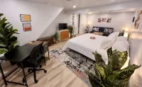 The Boho Oasis: Spacious Deluxe Apartment, Close to All Amenities, Safe & Quiet