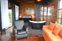 Sitting on stilts, Stuido Wow has spectacular volcano, lake & rain forest views! - Apartments