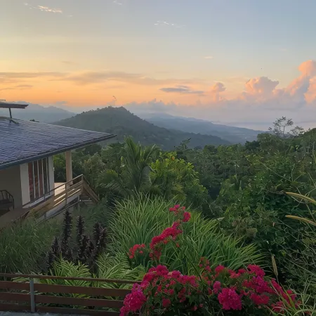Fabulous 4Bd/4BA at Low Rates, Views, Pool, Wifi, Near Beaches, Cafes, Dominical