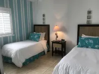 Ocean View , steps from the private beach 2 Bedroom Condo  Up to 6 guests