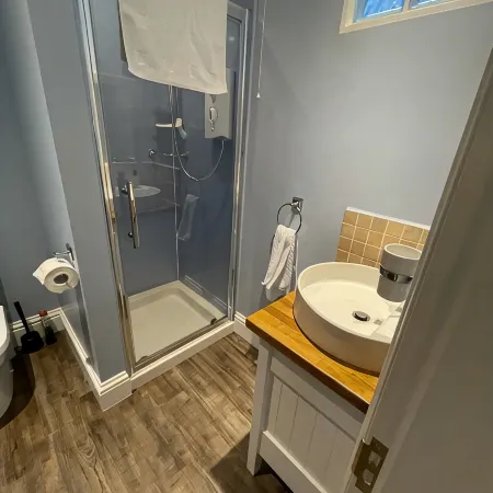 Elie Residence Studio Apartment, perfect for 2! Ground-floor.