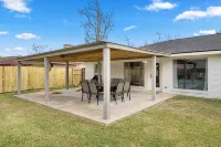 Modern Getaway - Near Golf & Casinos - 4-Star