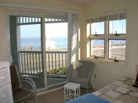 Spacious Waterview Condo - Steps To The Beach, Right Across The Street! - 4 tähden