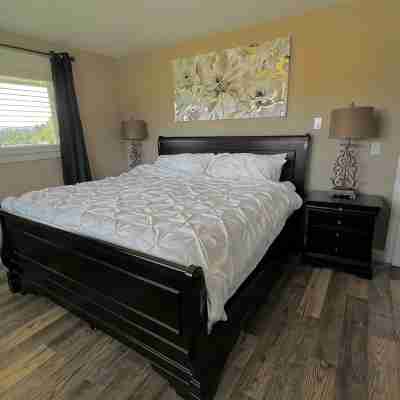 Unique Renovated 4 Bedroom Home on Private Corner Lot Rooms