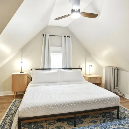Elegant 7Br 2.5Bath Victorian Gem Sleeps 16+ Hotels in Springfield