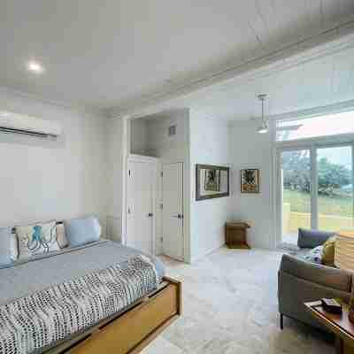 Pineapple Hideaway | Oleander Gardens Rooms