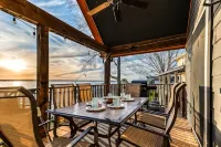 Sunset Serenity -Lakefront- HotTub - TheatreRoom - FirePit - GameRoom - BoatDock - 民宿