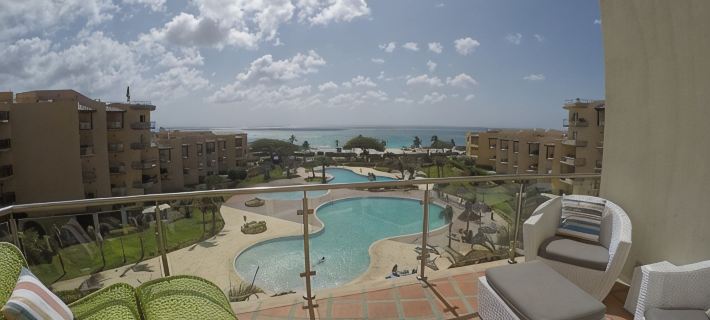 Spacious Penthouse in Paradise, Huge Villa ~ Eagle Beach, rooftop hot tub! 이글비치 호텔