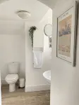 Stunning 2-bed flat with private patio in heart of the west end - พร้อมระเบียง