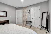Fully renovated house in a highly walkable neighborhood; close to all! - Boutique