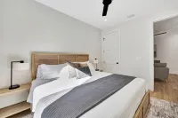 Coastal Retreat in Downtown Dunedin w/ Yard+Grill - 4-Sterne