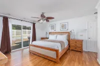 GREAT LOCATION! CLOSE TO PELTZER, LORIMAR, FAULKNER, LONG SHADOW WINERIES! - Kitchens