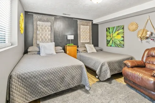 Large home centrally located; walk to Zoo, Sunken Gardens or Telegraph District. - บังกะโล
