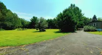 Charlie's Woodside Getaway-4 miles from the Dells! - WiFi
